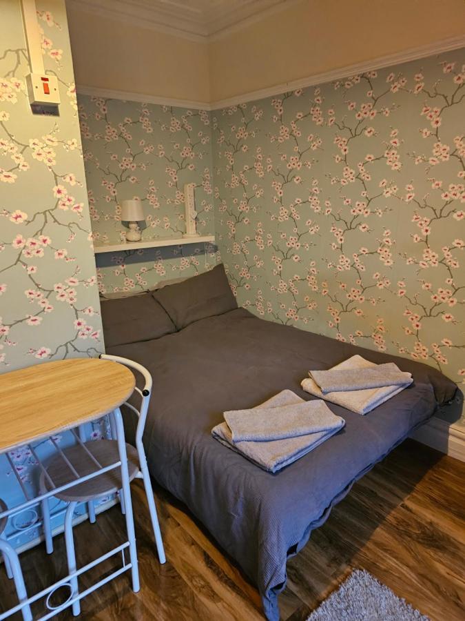 Ensuite Double Room Elizabeth Line Abbeywood Abbey Wood Exterior foto